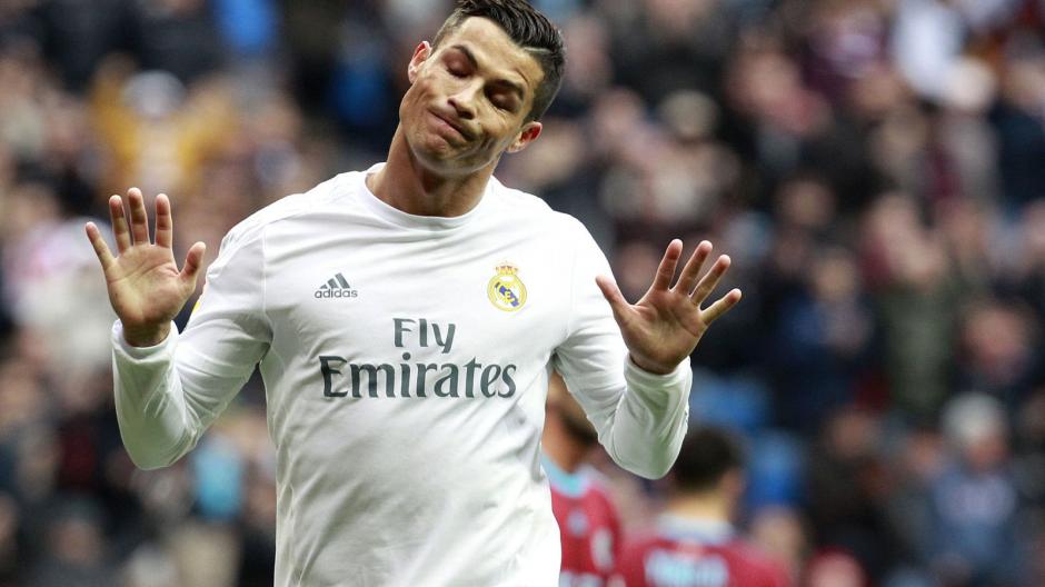 Cristiano Ronaldo alerta al Manchester United y al PSG de su posible salida del Real Madrid. (Foto: AFP)