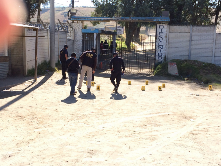 As&iacute; qued&oacute; el ingreso a la Grnja Penal de Cantel en Quetzaltenango. (Foto: Stereo100)&nbsp;
