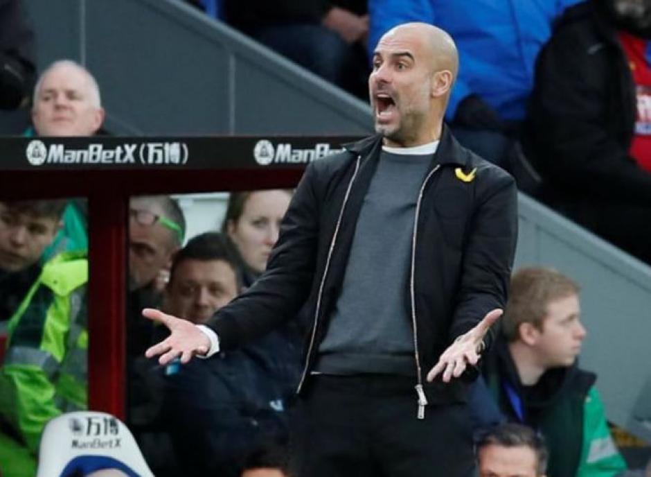 Pep Guardiola quiere llevarse a un central del Barcelona. (Foto: AFP)