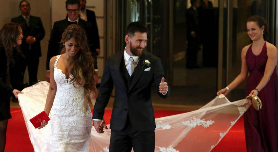 Los usuarios en redes sociales se burlaron del primer beso como esposos de Messi y Antonella. (Foto: Archivo)