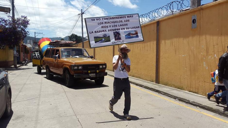 Oswaldo Ochoa vuelve a caminar por Guatemala. (Foto: Noticias del Valle)