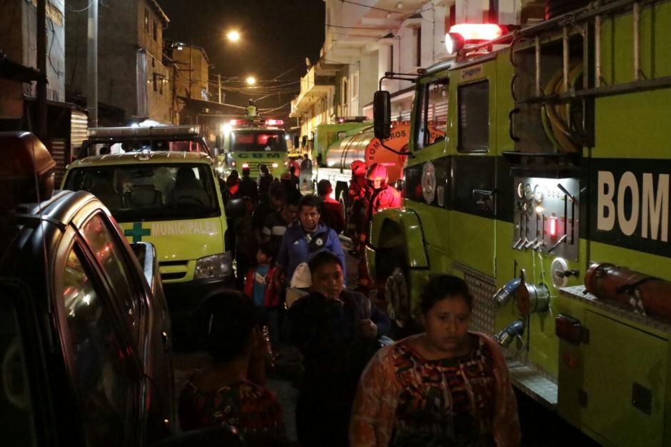 Un incendio de grandes proporciones se registr&oacute; en el mercado La Terminal zona 4. (Foto: Alejandro Bal&aacute;n/Soy502)