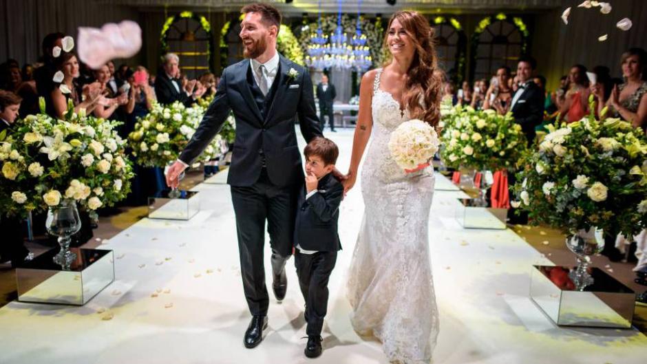 Leo Messi muestra sus no tan buenos pasos de baile en su boda. (Foto: Andr&eacute;s Preumayr/EPV/El Pa&iacute;s))