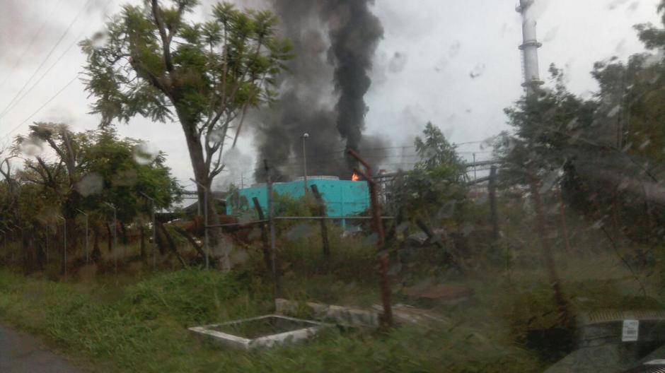 Un incendio de grandes proporciones se registr&oacute; en el interior del ingenio La Uni&oacute;n ubicado en Santa Luc&iacute;a Cotzumalguapa, Escuintla. (Foto: @BVoluntariosGT)