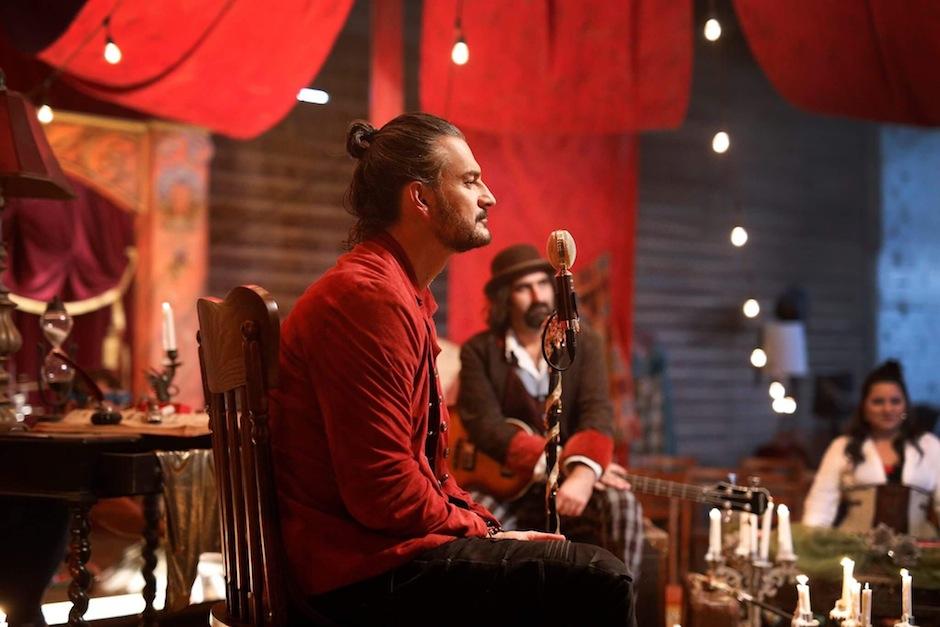 El cantautor guatemalteco Ricardo Arjona recibi&oacute; un caluroso regalo de sus fans colombianos. (Foto: paperRoom)