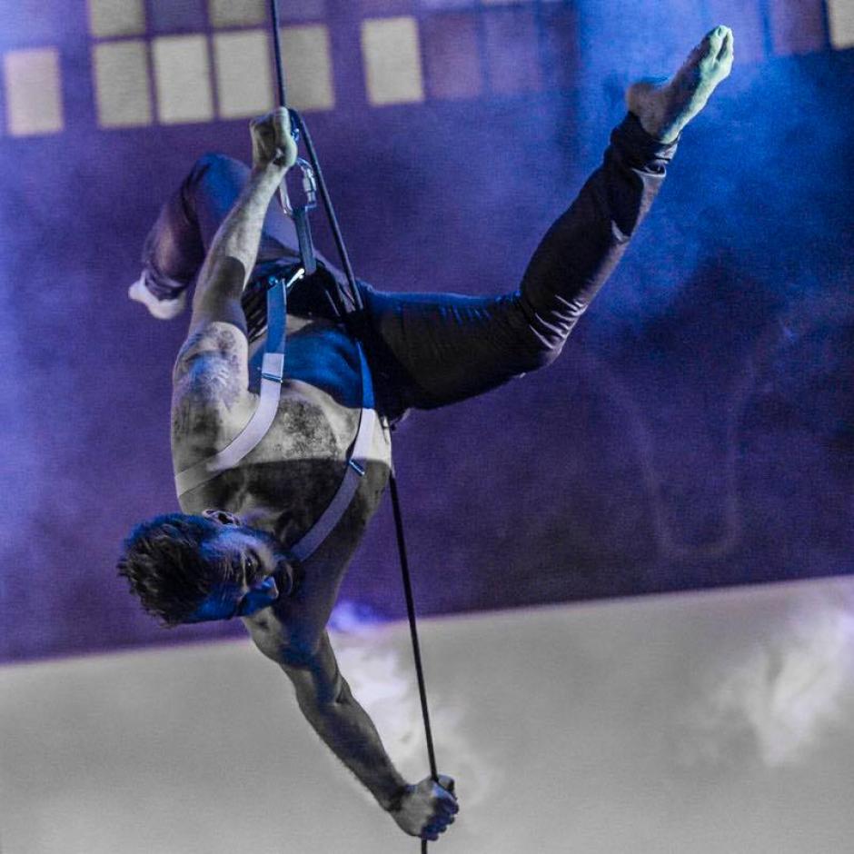 El acr&oacute;bata Pedro Aunion Monroy muri&oacute; durante una presentanci&oacute;n en el festival de m&uacute;sica en Espa&ntilde;a. (Foto: Facebook/ Pedro Aunion Monroy)