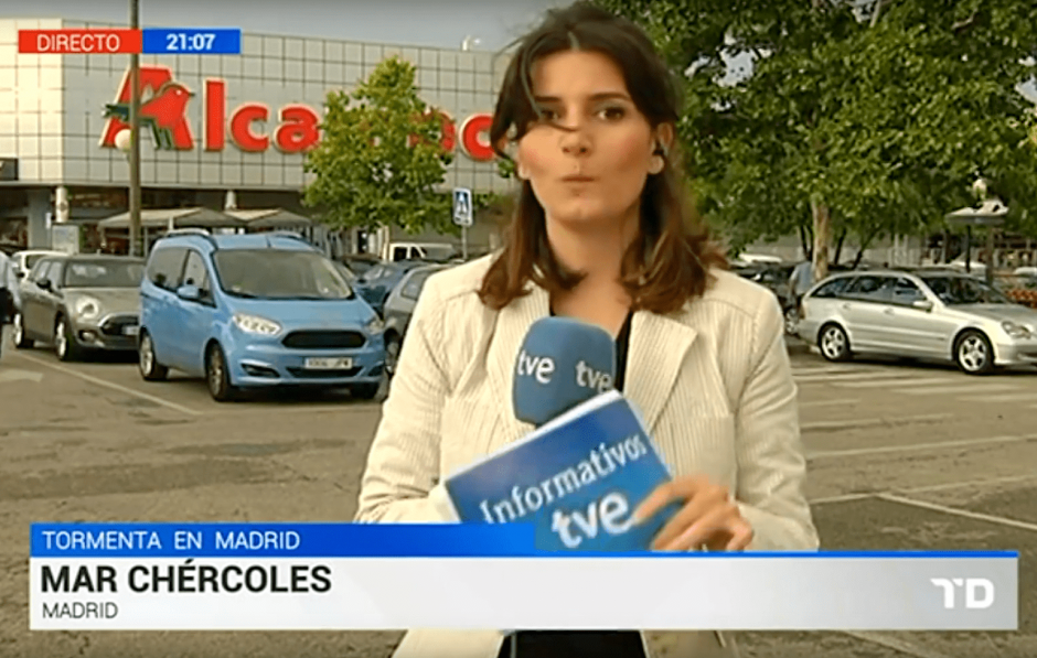 La periodista se equivoc&oacute; varias veces y opt&oacute; por salir del cuadro. (Foto: captura de pantalla)