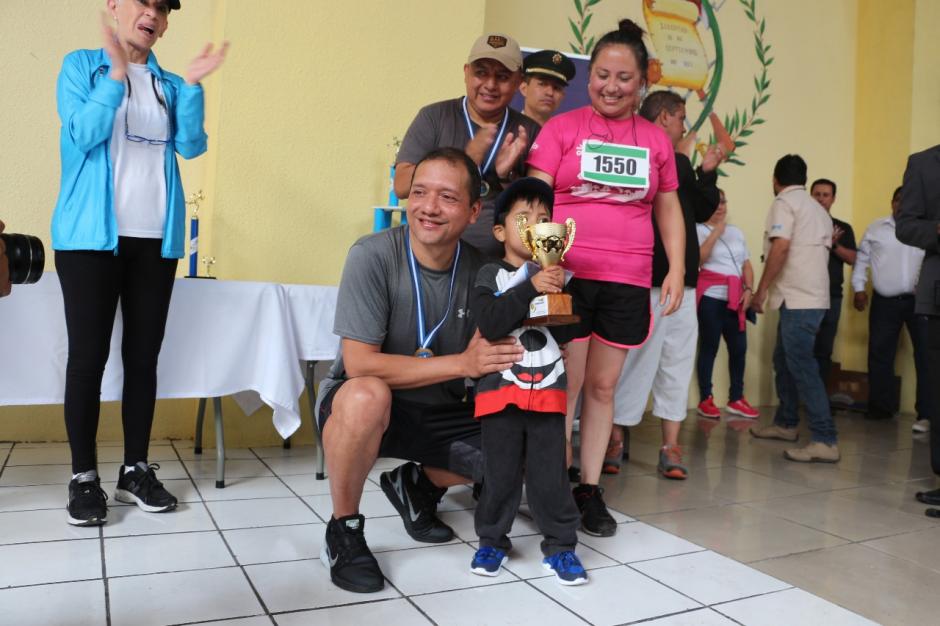 El Ministro de Gobernaci&oacute;n, Francisco Rivas particip&oacute; en la carrera "Polic&iacute;a por la Paz". (Foto: PNC)