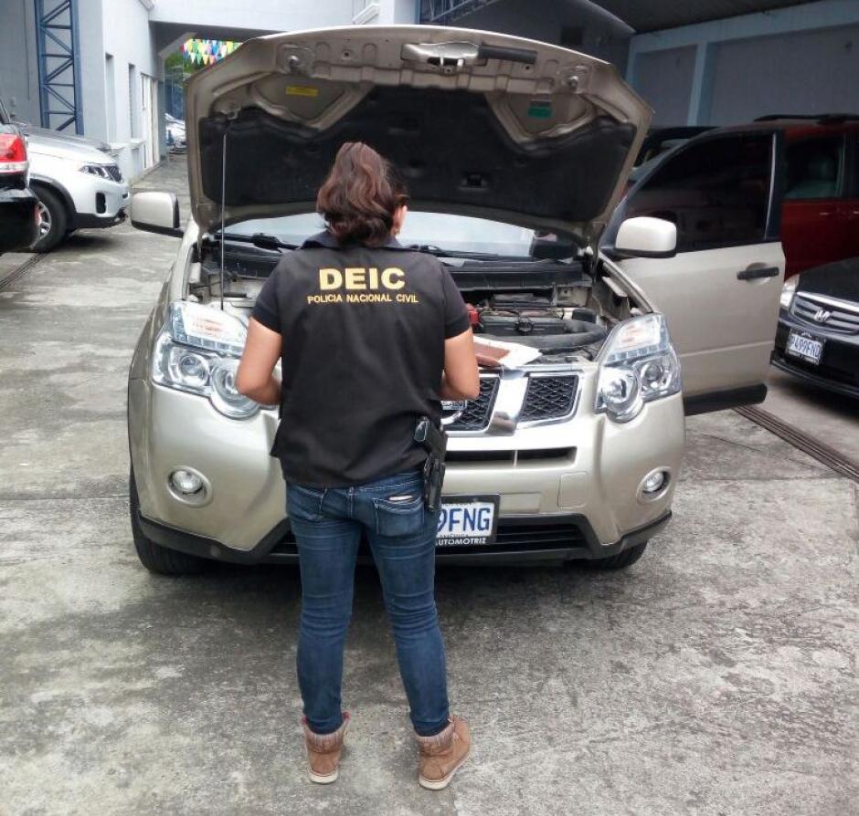 Decomisan una camioneta Nissan con reporte de robo en M&eacute;xico. (Foto: PNC)