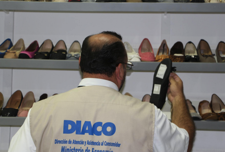 Personal de Diaco supervisa el monitoreo de precios y publicidad enga&ntilde;osa. (Foto: Facebook)