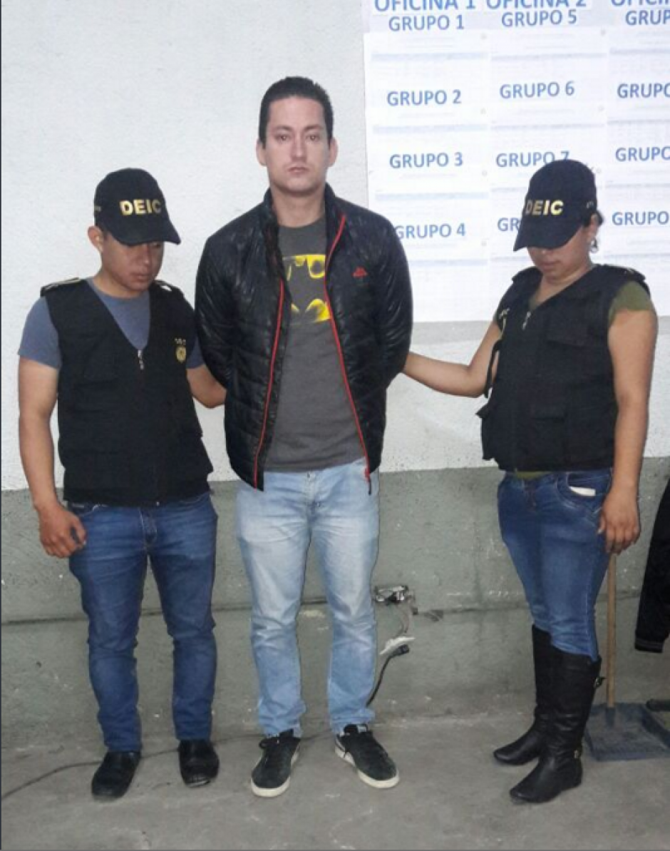 El detenido es catedrático universitario y de un colegio de primaria. (Foto: PNC)