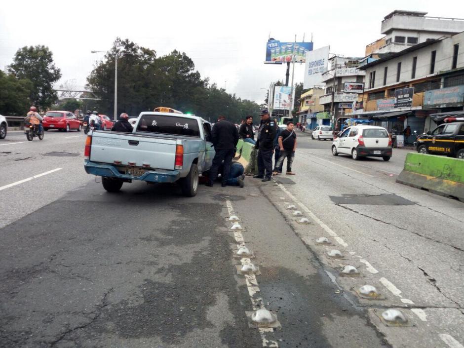 El conductor choc&oacute; contra separadores viales. (Foto: Am&iacute;lcar Montejo/PMT)
