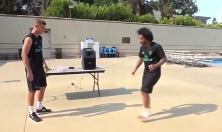 Marcelo y Morata muestran su clase dominando un calcet&iacute;n. (Foto: Captura de video)