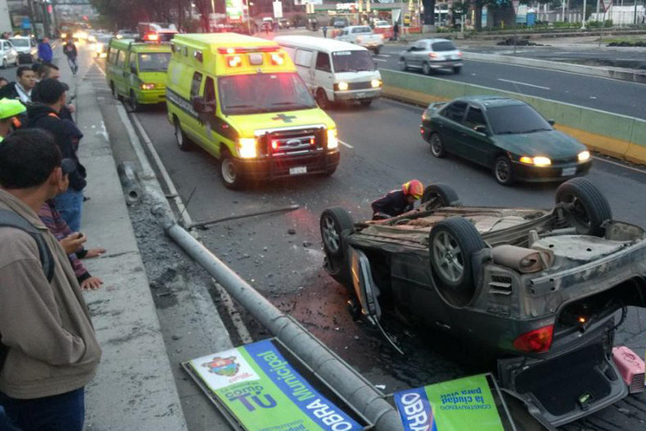 Un fuerte accidente se registr&oacute; sobre el bulevar Los Pr&oacute;ceres. (Foto: Bomberos Municipales)