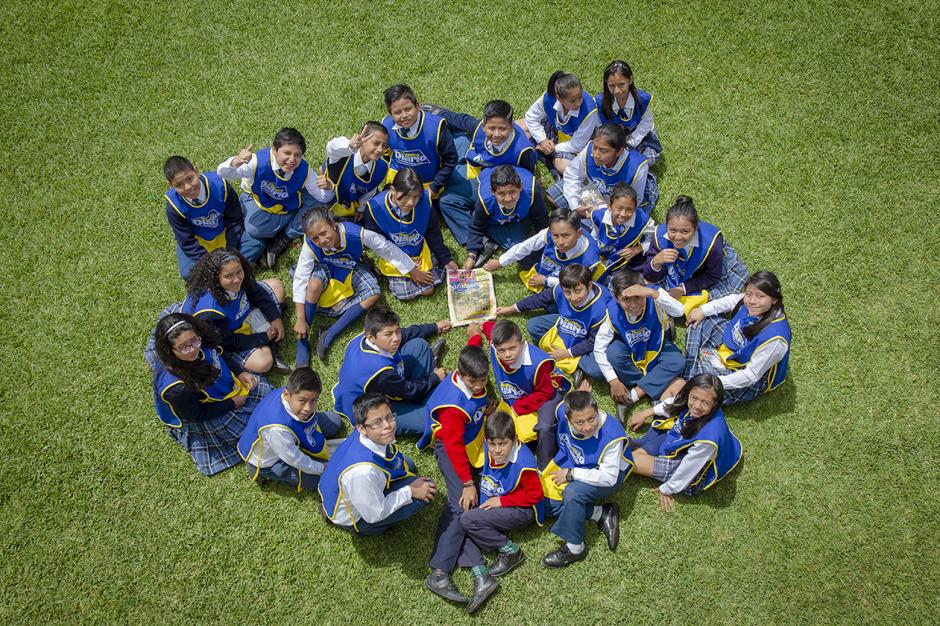 Ni&ntilde;os de distintos establecimientos fomentan el h&aacute;bito de lectura con El Chispazo. (Foto: George Rojas/Soy502)