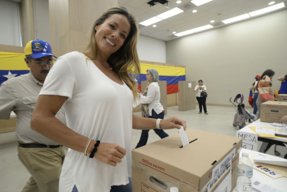 Entre los asistentes, figur&oacute; la modelo venezolana Deisy Arvelo, esposa del cantautor Ricardo Arjona. (Foto: Wilder L&oacute;pez/Soy502)