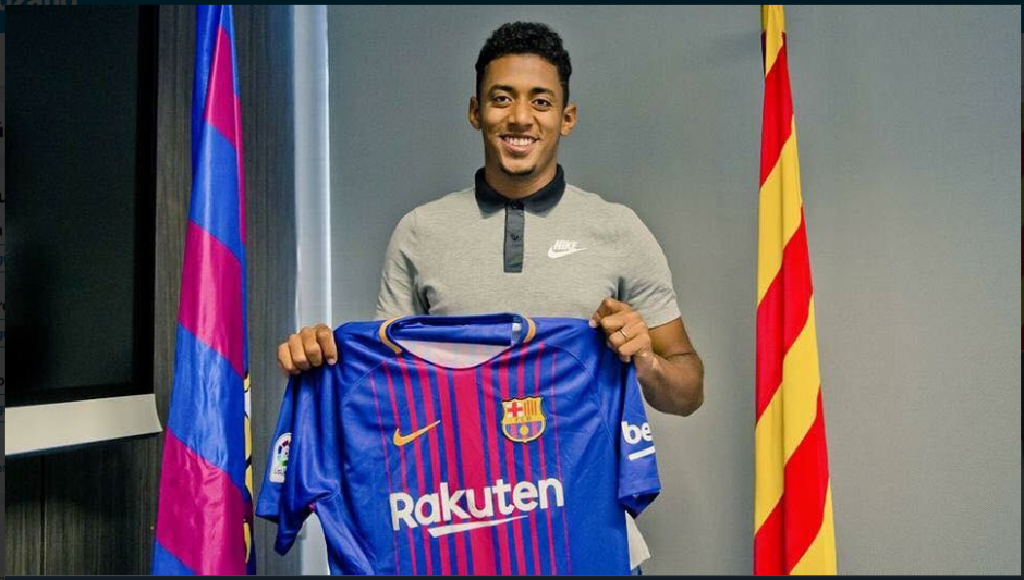 "Choco" Lozano posa con la camiseta de FC Barcelona. (Foto: Twitter)