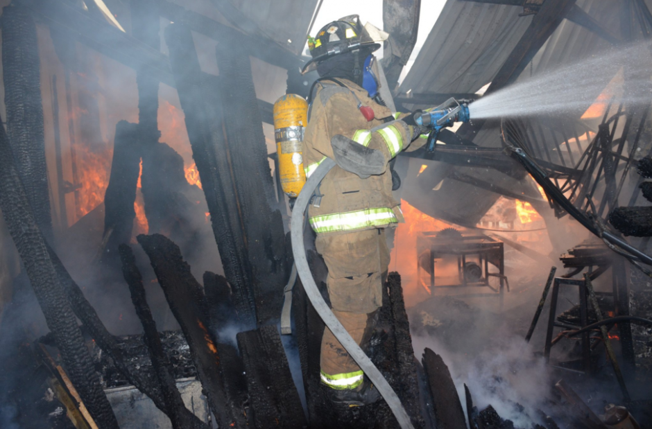 Los Bomberos Voluntarios trabajaron durante varios minutos. (Foto: Bomberos Voluntarios) 