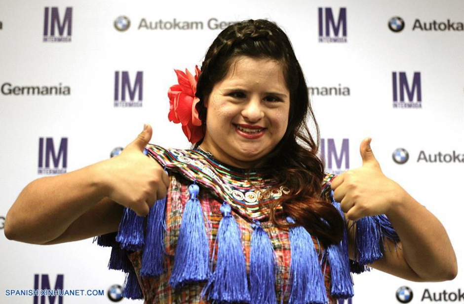 La dise&ntilde;adora guatemalteca con s&iacute;ndrome de Down, Isabella Springm&uuml;hl, triunf&oacute; en m&eacute;xico. (Foto: Xinhua/Bernardette G&oacute;mez)