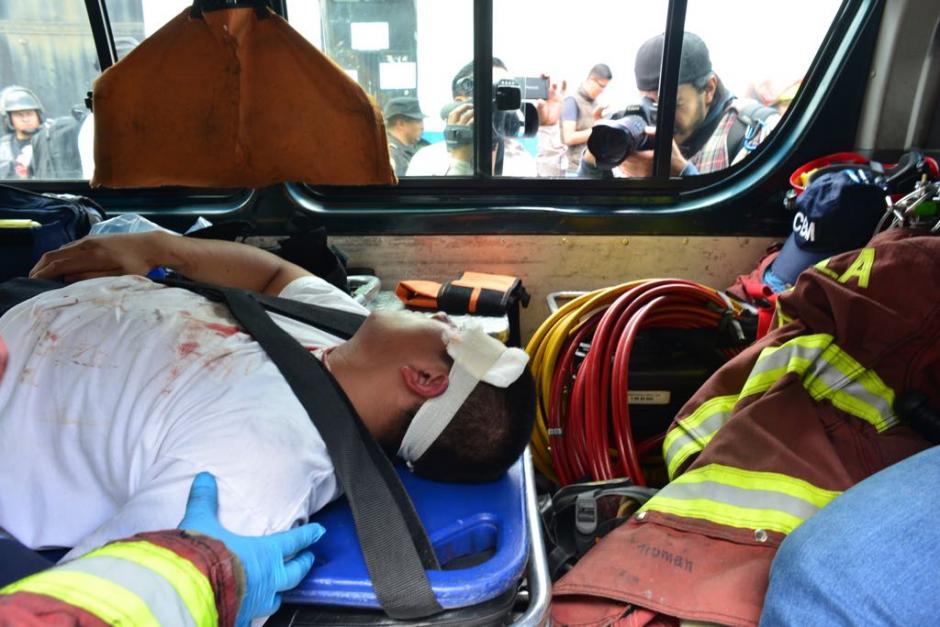 Varios jóvenes se encuentran heridos. (Foto: Jesús Alfonso/Soy502) 