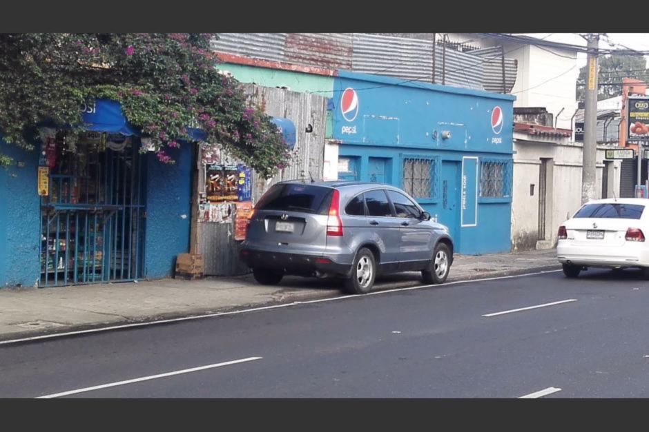 Esta fotograf&iacute;a sirvi&oacute; para que la PMT multara a una persona mal estacionada. (Foto: Am&iacute;lcar Montejo/PMT)