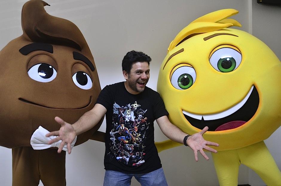 El guatemalteco Ronald Mackay cuenta a Soy502 acerca de su experiencia haciendo las voces para Emoji la Pel&iacute;cula. (Foto: Selene Mej&iacute;a/Soy502)