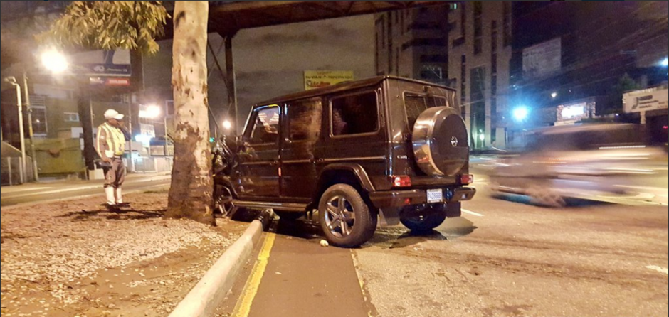 El accidente fue protagonizado por dos veh&iacute;culos. (Foto: Twitter/jvelasquez340)