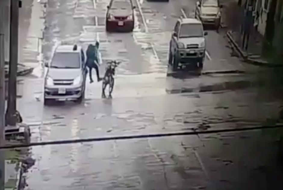 El incidente ocurri&oacute; en la 14 avenida y 13 calle zona 12. (Foto: Captura de pantalla)&nbsp;