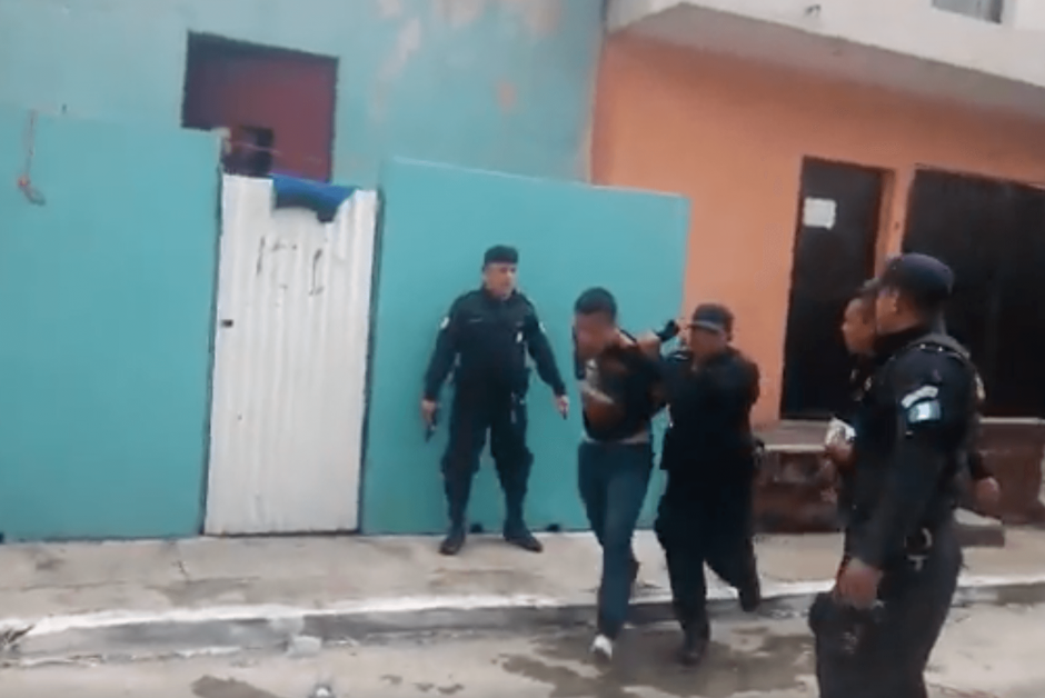Un tiroteo finaliz&oacute; en la detenci&oacute;n de tres personas. (Foto: Twitter/PNC)&nbsp;