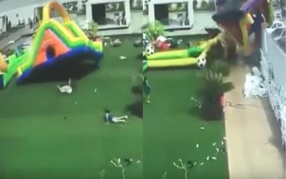 El fuerte viento levant&oacute; los juegos con menores dentro. (Foto: Youtube)