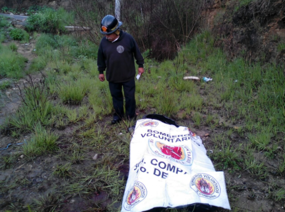 Los Bomberos Voluntarios localizaron restos humanos en la colonia Primero de Julio. (Foto: Bomberos Voluntarios)&nbsp;