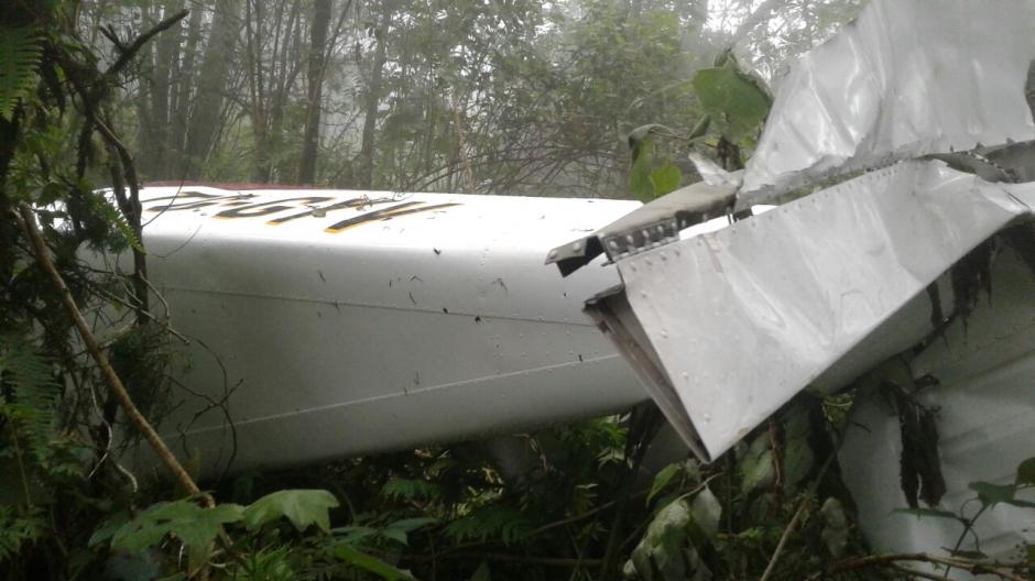 La avioneta fue localizada en el Volc&aacute;n de Agua. (Foto: PNC) 