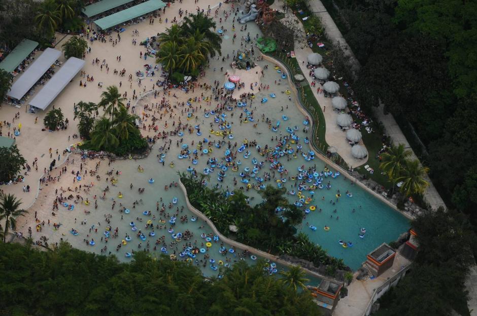 Los turistas mexicanos buscan los parques de diversiones de Retalhuleu. (Foto: Jesús Alfonso/Soy502)