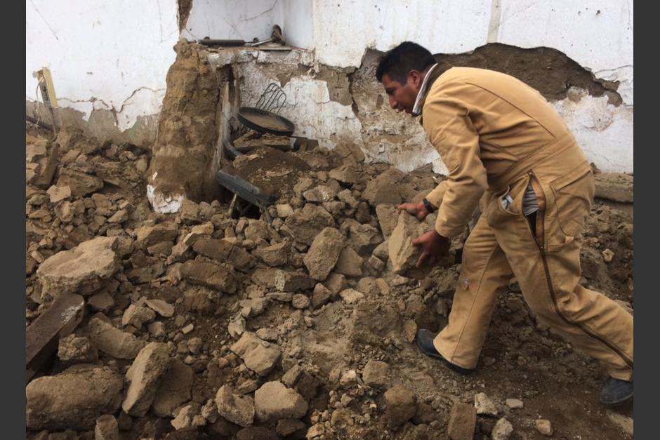 Varios inmuebles presentan da&ntilde;os tras el sismo. (Foto: Stero 100)