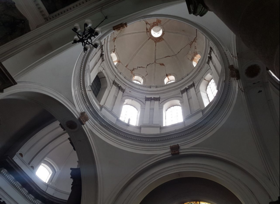La c&uacute;pula de la catedral de Xela sufri&oacute; da&ntilde;os. (Foto: Stereo100) 