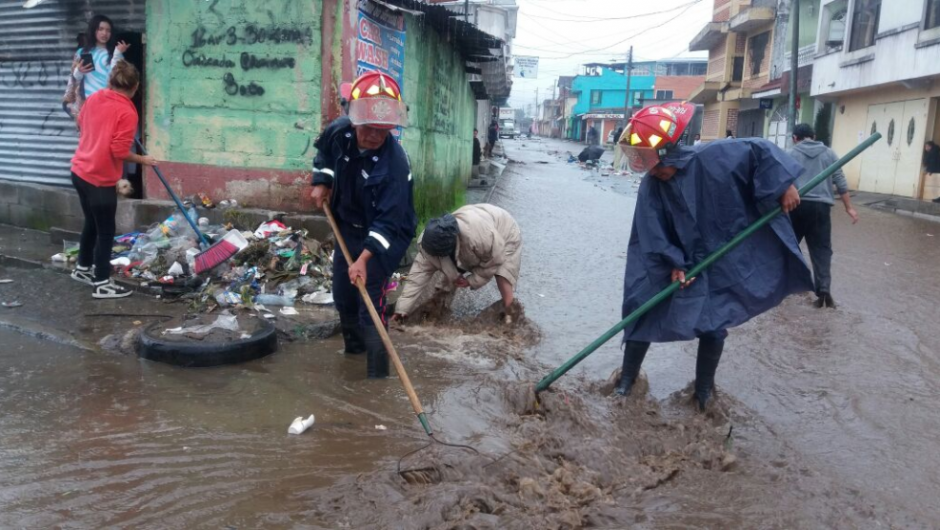 Los bomberos auxiliaron a vecinos de San Pedro Sacatepéquez, San Marcos. (Foto: CBM Departamental)
