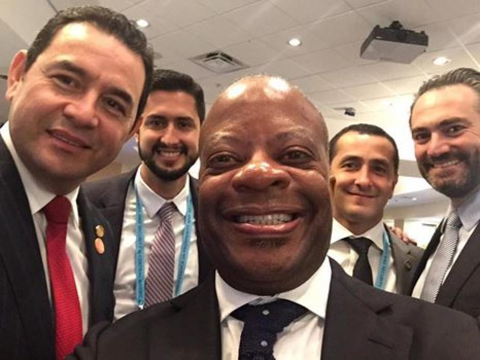 El presidente se encuentra en Estados Unidos junto a varios funcionarios. (Foto:&nbsp;@jimmymoralesgt/Twitter)