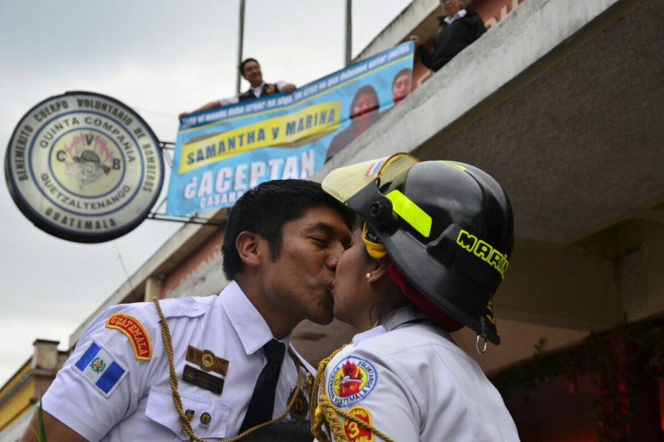 La historia de amor surgi&oacute; en la Quinta Compa&ntilde;&iacute;a de los Bomberos Voluntarios de Quetzaltenango. (Foto: Stereo100)