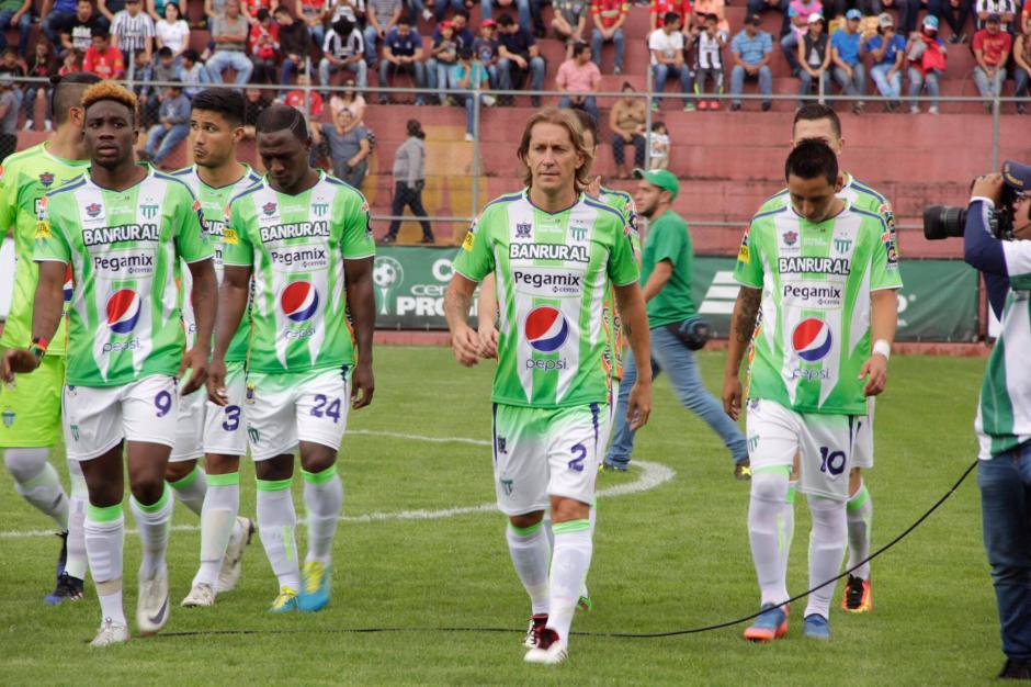 Michel Salgado, exjugador del Real Madrid, se puso la camiseta de Antigua GFC para un partido de exhibición. (Foto: Fredy Hernández/Soy502)