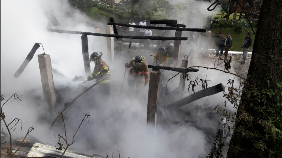 Un incendio se report&oacute; en las bodegas del lugar. (Foto: Bomberos Voluntarios) 