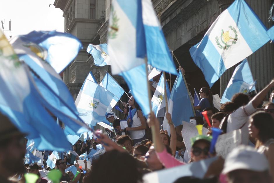 Los ciudadanos tienen especial respeto por la bandera. (Foto: José Dávila/Archivo Soy502)