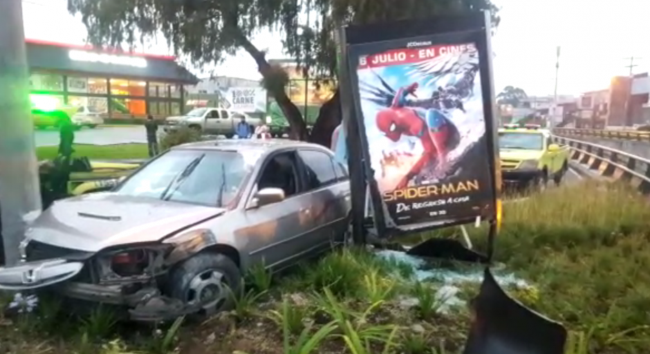 Una mujer y sus hijos salieron ilesos del choque. (Foto: Amílcar Montejo/PMT)