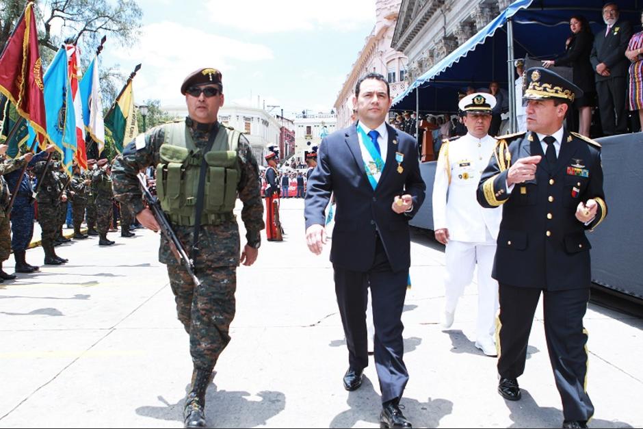 Jimmy Morales march&oacute; por las calles de Quetzaltenango. (Foto: AGN)