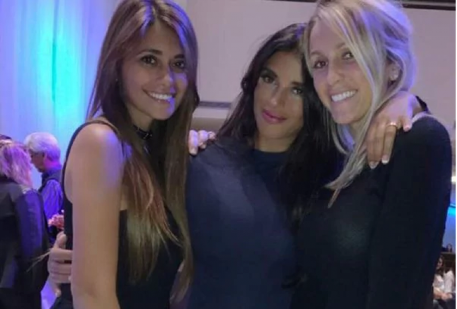 Antonella Roccuzzo disfrut&oacute; junto con sus amigas de un festejo sin sobresaltos. (Foto: Infobae)