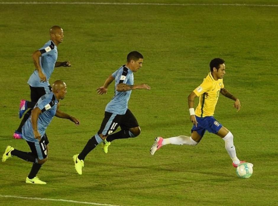 Esta foto describe como Brasil super&oacute; a Uruguay. (Foto: Twitter)