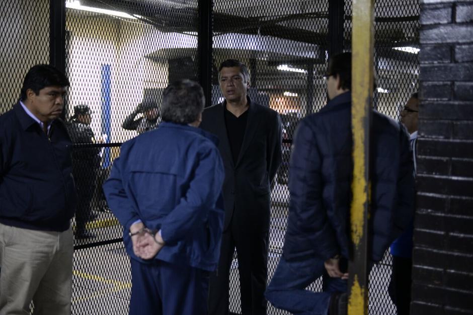 Gustavo Mart&iacute;nez, al centro, exsecretario de la presidencia, habl&oacute; con los diputados. (Foto: Wilder L&oacute;pez/Soy502)