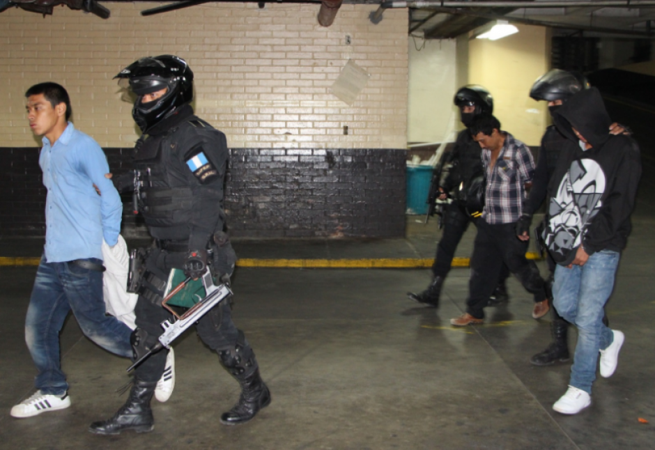 Dos integrantes del Barrio 18 fueron detenidos. (Foto: PNC) 