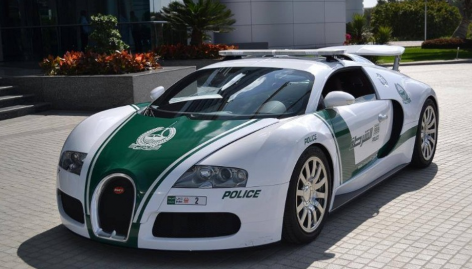 El Bugatti Veyron de la Polic&iacute;a de Dubai recibi&oacute; el R&eacute;cord Guinness como el carro polic&iacute;al m&aacute;s r&aacute;pido del mundo. (Foto: Faceboo/ Polic&iacute;a Dubai / CNN)&nbsp;