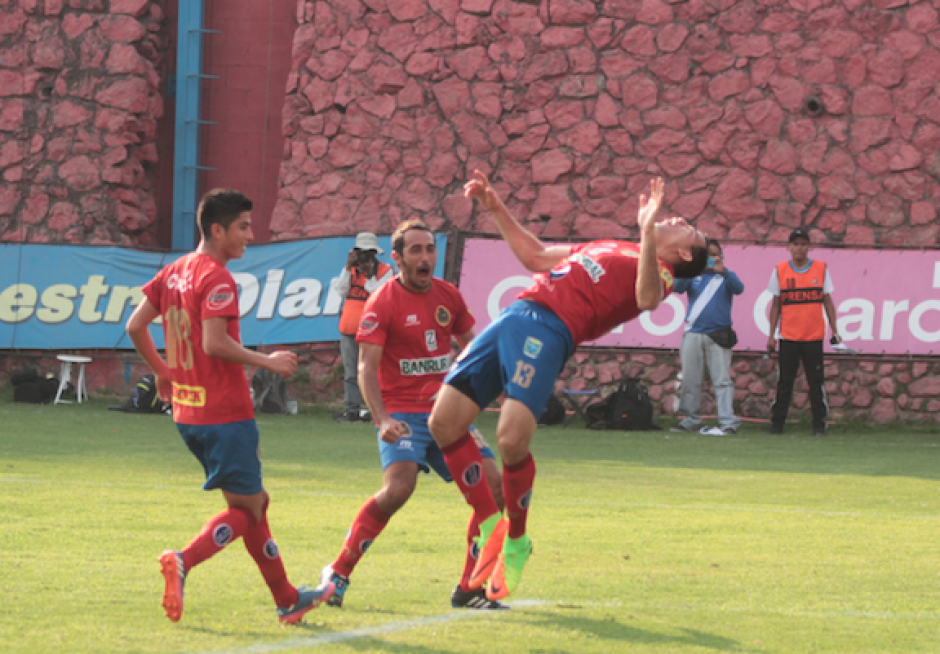 Pappa festej&oacute; dando su voltereta tradicional. (Foto: Soy502)