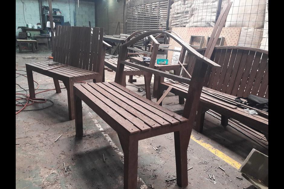 En esta empresa se reciclaban pl&aacute;sticos y con ello se fabricaban muebles de todo tipo. (Foto: Archivo/Soy502) 